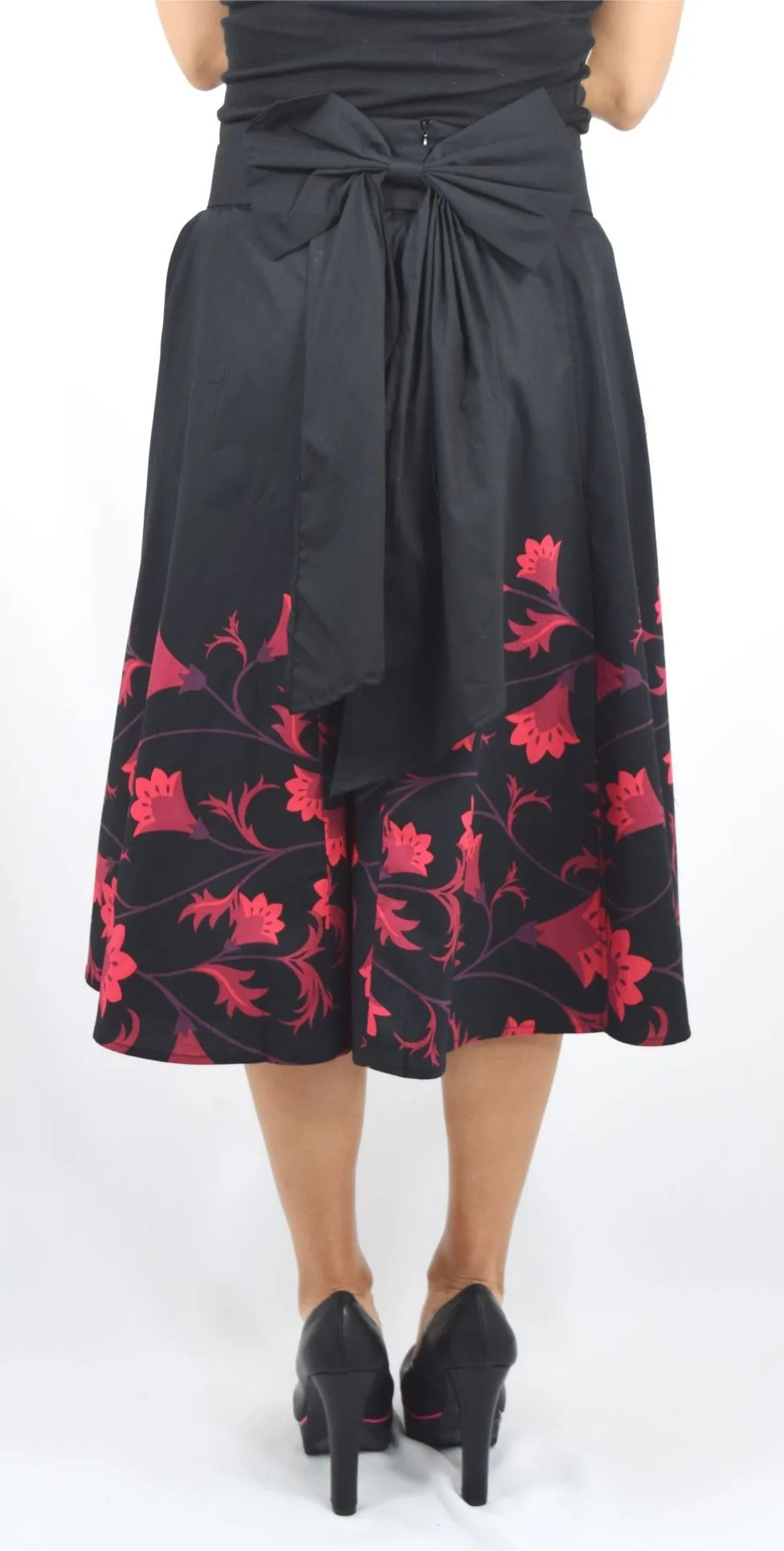 60's vintage red floral flare skirt with Big Bow | Black red floral skirt